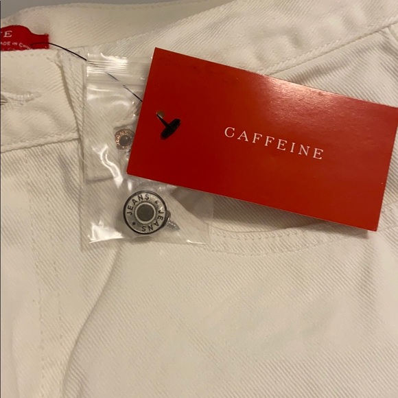 Distressed high-waisted white jean shorts - Picture 2 of 4